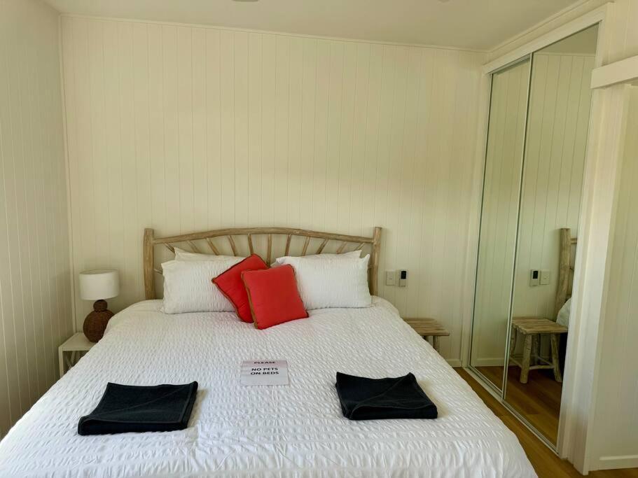 Apartment The Old Artist Residence, Boreen Point Boutique