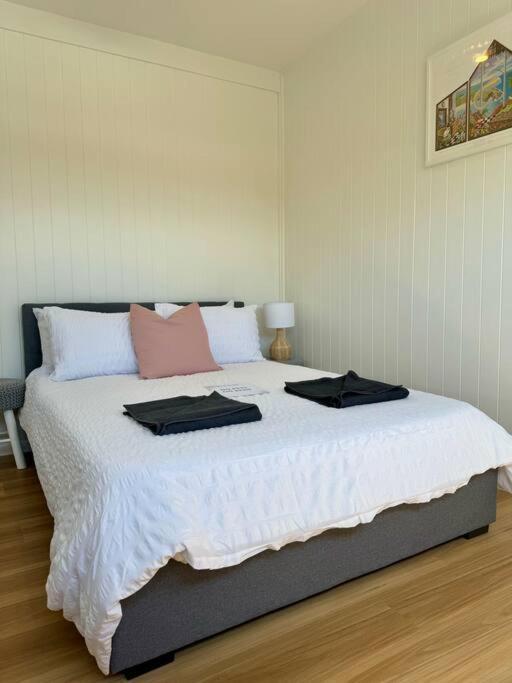 The Old Artist Residence, Boreen Point Boutique