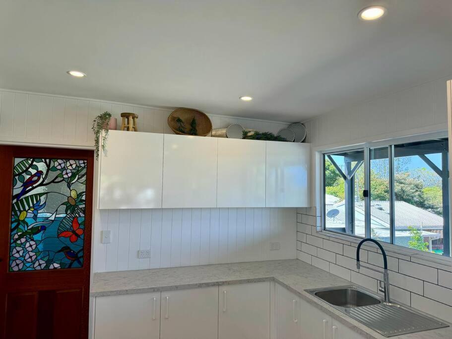 The Old Artist Residence, Boreen Point Boutique *